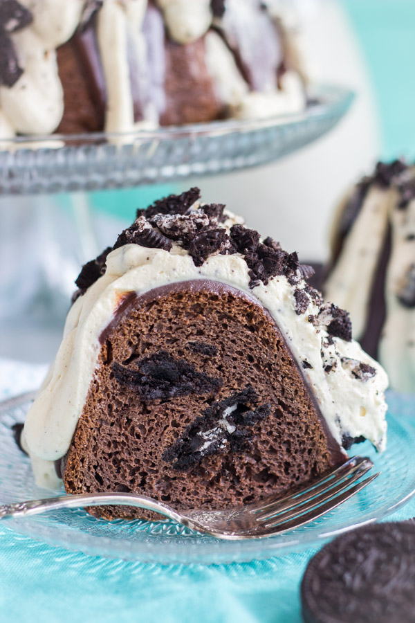 Cookies & Cream Oreo Bundt Cake - The Gold Lining Girl