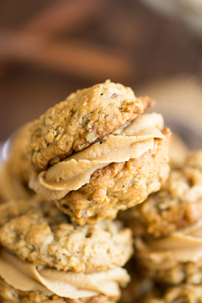 Oatmeal Sandwich Cookies with Cookie Butter Frosting – Dan330