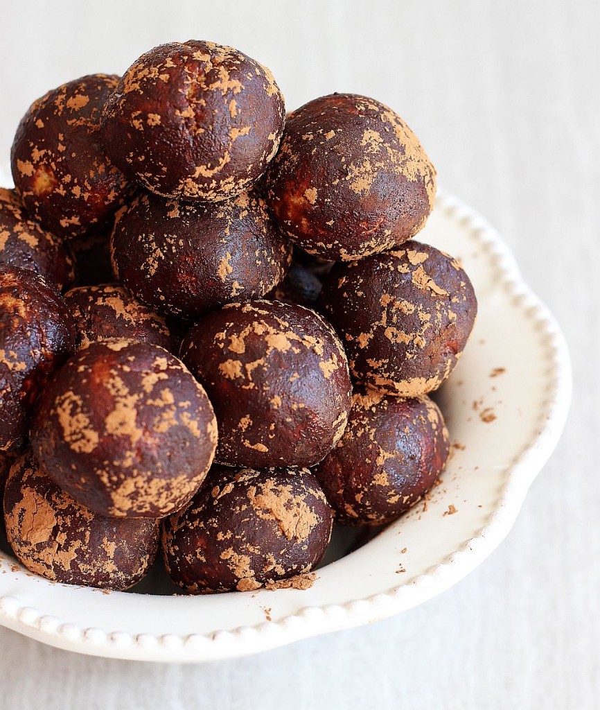 healthy chocolate peanut butter protein balls 13