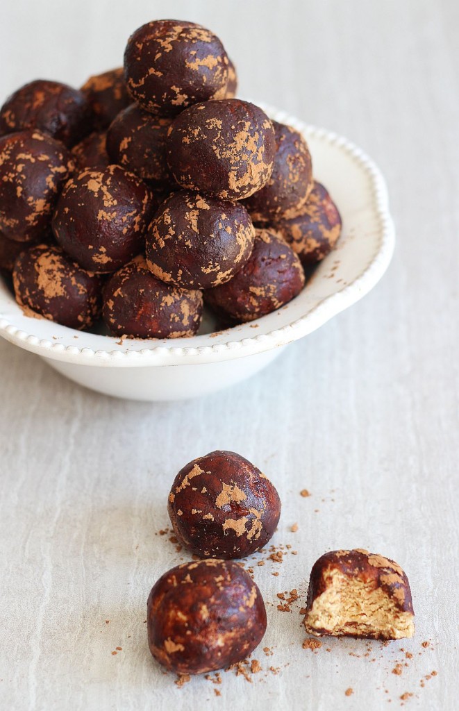 healthy chocolate peanut butter protein balls 18