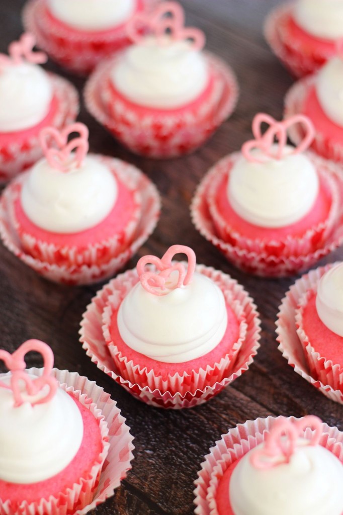 pink champagne cupcakes with marshmallow frosting and chocolate hearts 17