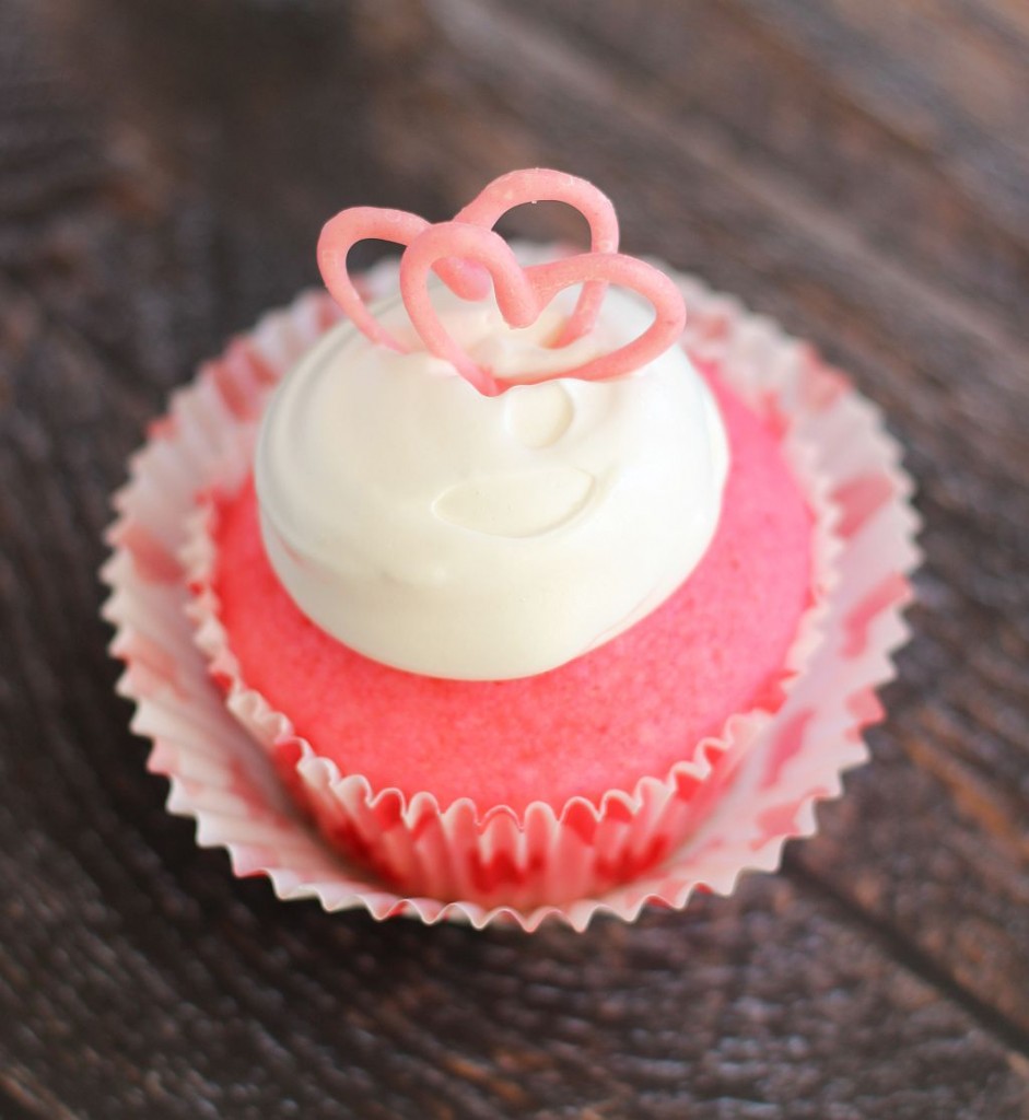 pink champagne cupcakes with marshmallow frosting and chocolate hearts 20