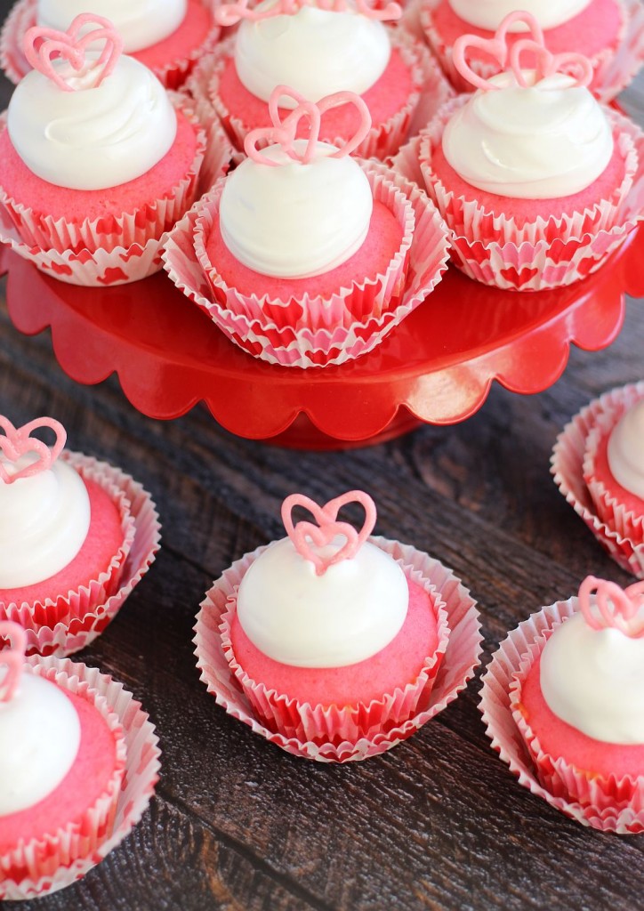 pink champagne cupcakes with marshmallow frosting and chocolate hearts 25