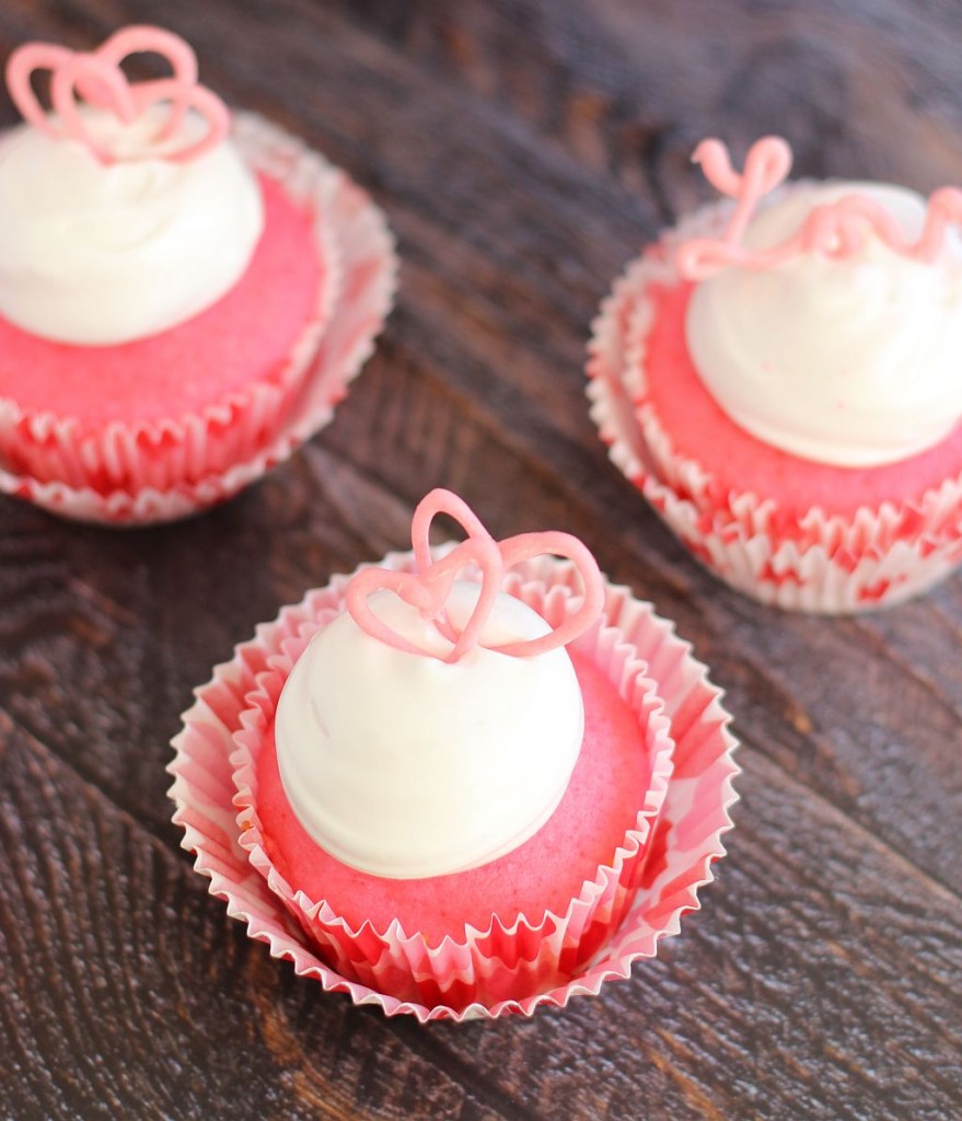 pink champagne cupcakes with marshmallow frosting and chocolate hearts 9