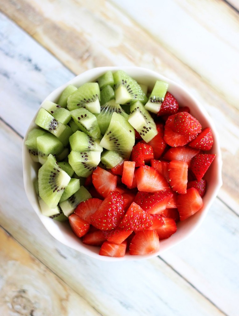 lemon pound cake with strawberry kiwi sauce 1