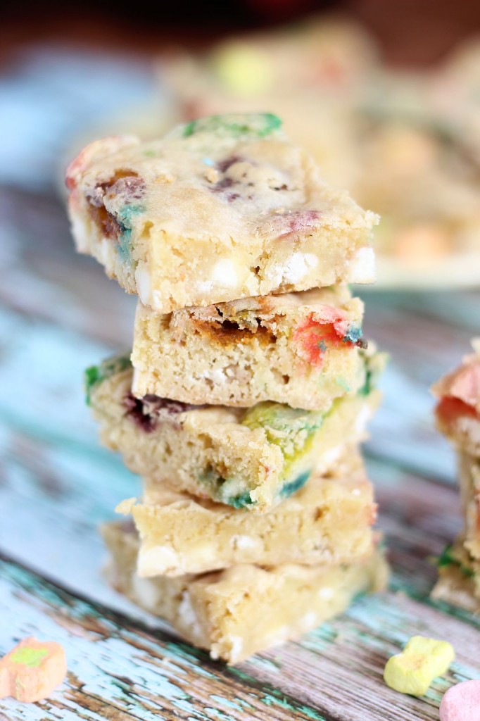 white chocolate lucky charms blondies 11