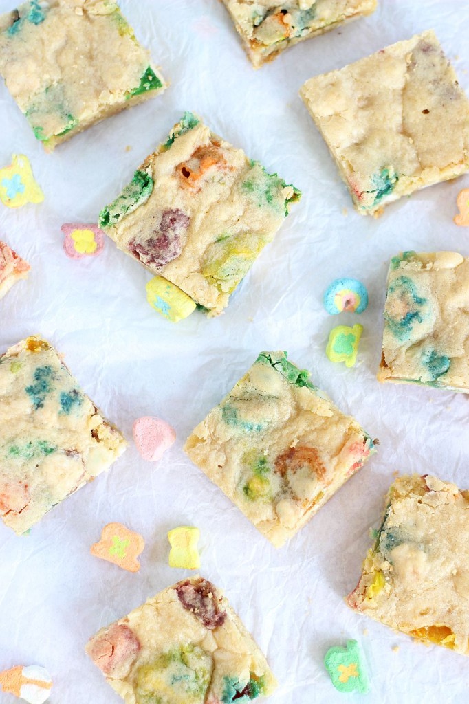 white chocolate lucky charms blondies 14