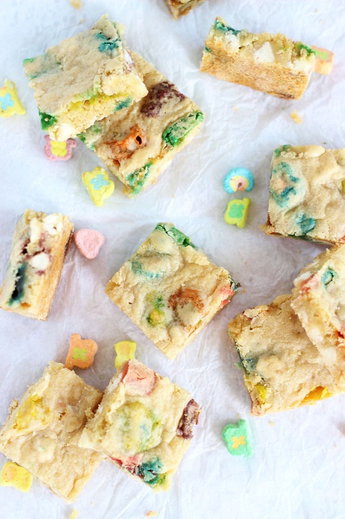 white chocolate lucky charms blondies 16