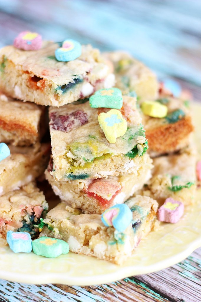 white chocolate lucky charms blondies 8