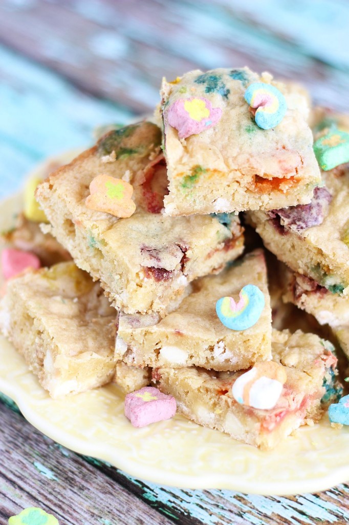 white chocolate lucky charms blondies 9