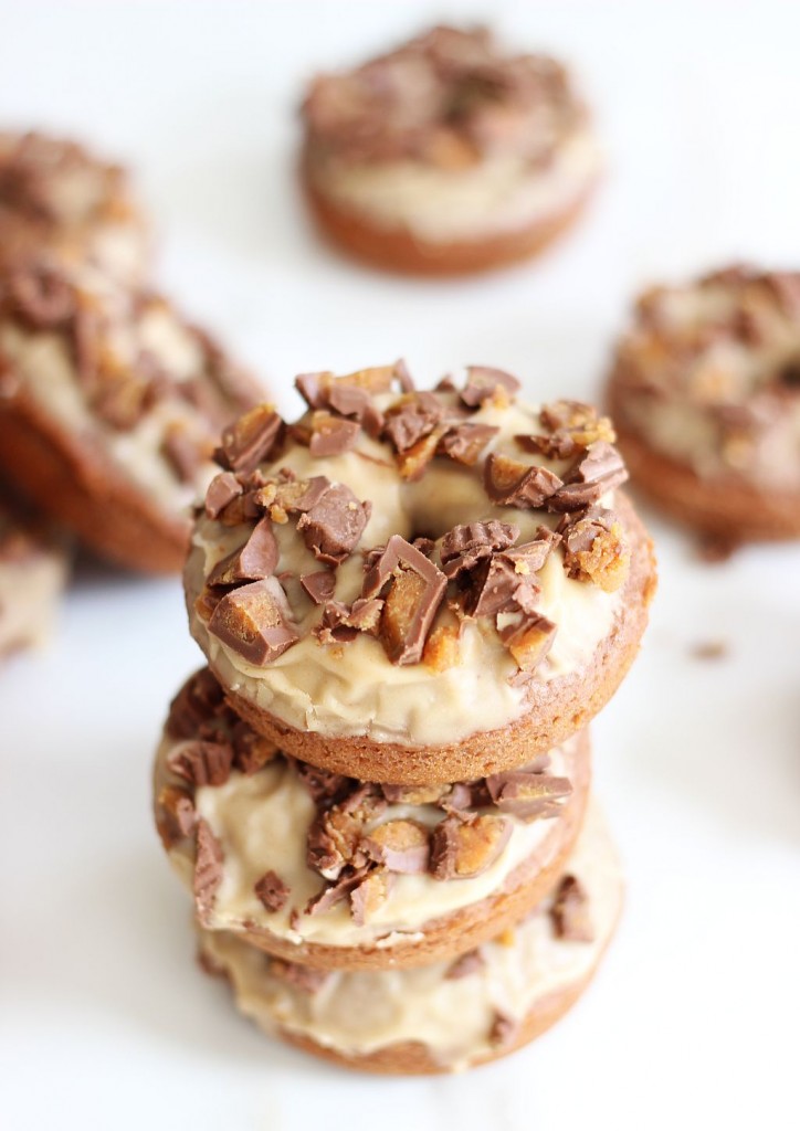 Baked chocolate donuts with peanut butter glaze and reese's peanut butter cups 18