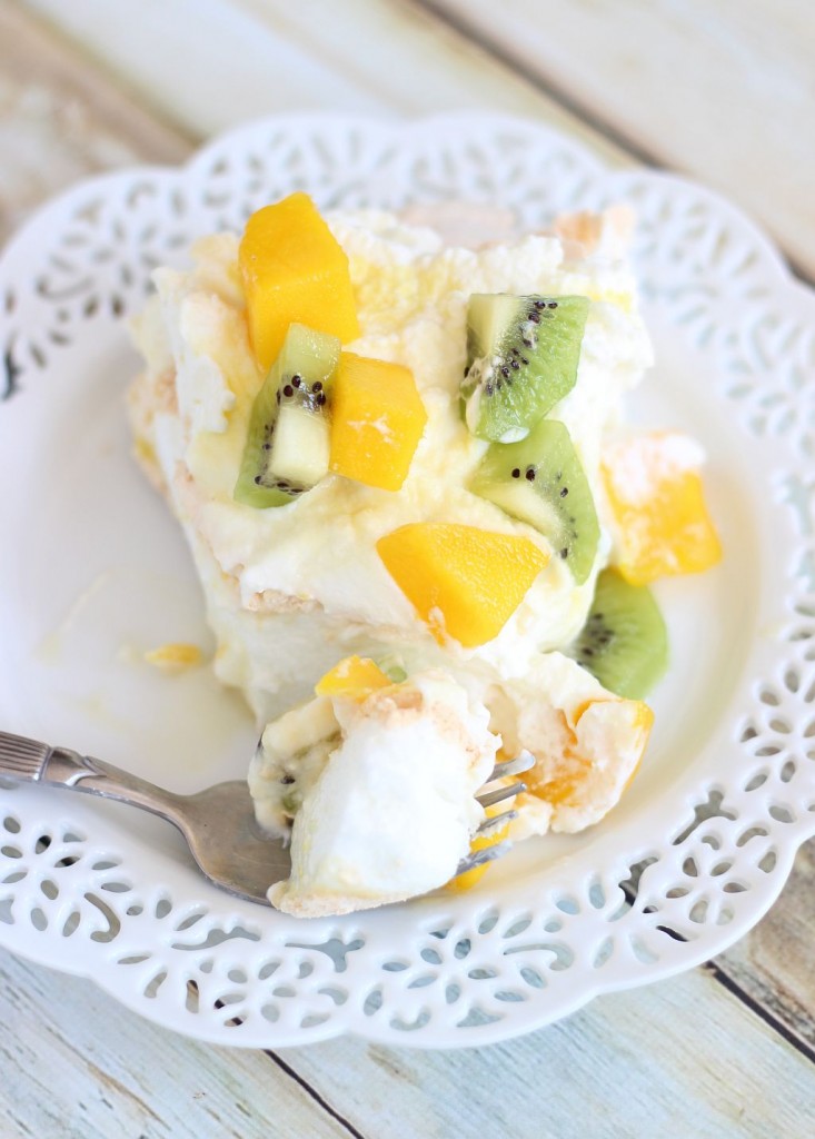 coconut pavlova with mascarpone and mango kiwi compote 38