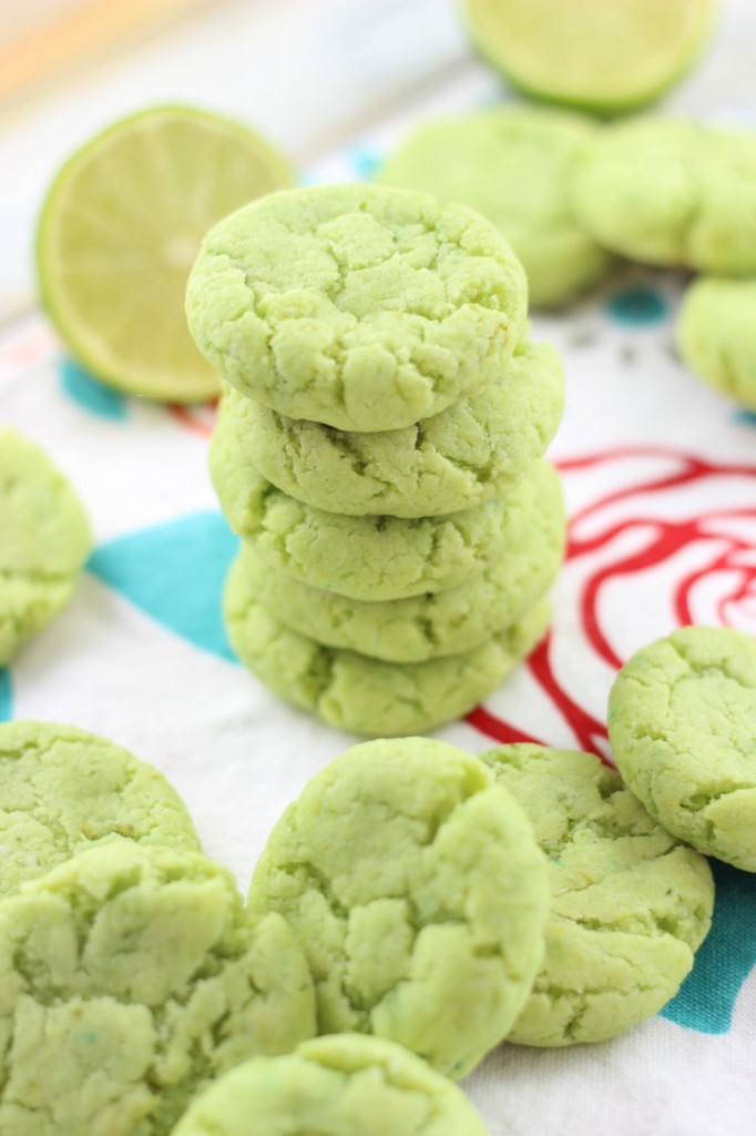 key lime whoopie pies with macadamia nut buttercream 4