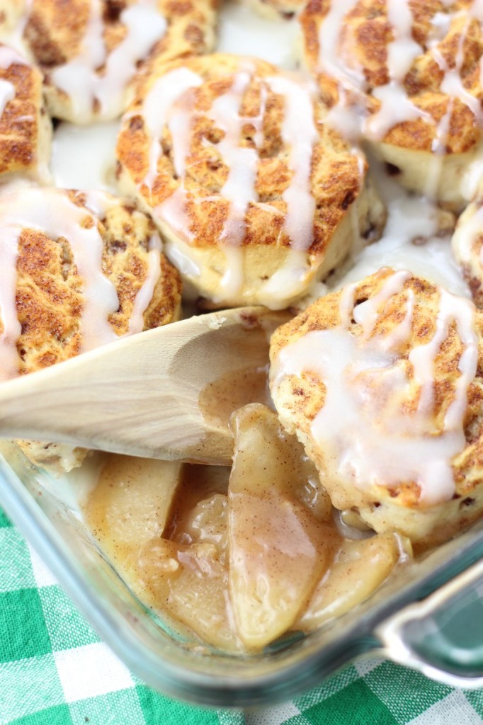 apple pie cinnamon roll cobbler 13