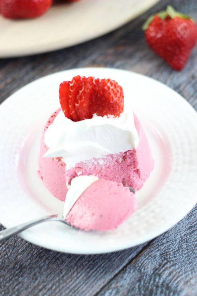 strawberry coconut panna cotta 18