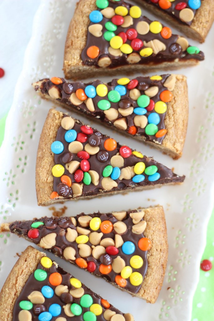 chocolate peanut butter cookie pizza (17)