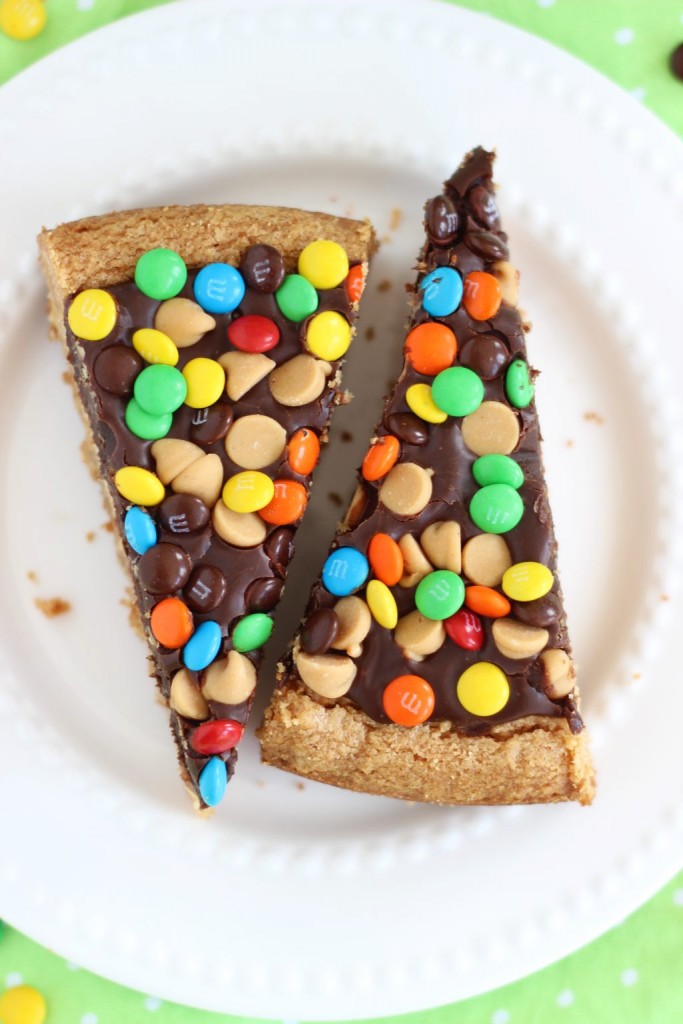 chocolate peanut butter cookie pizza (23)