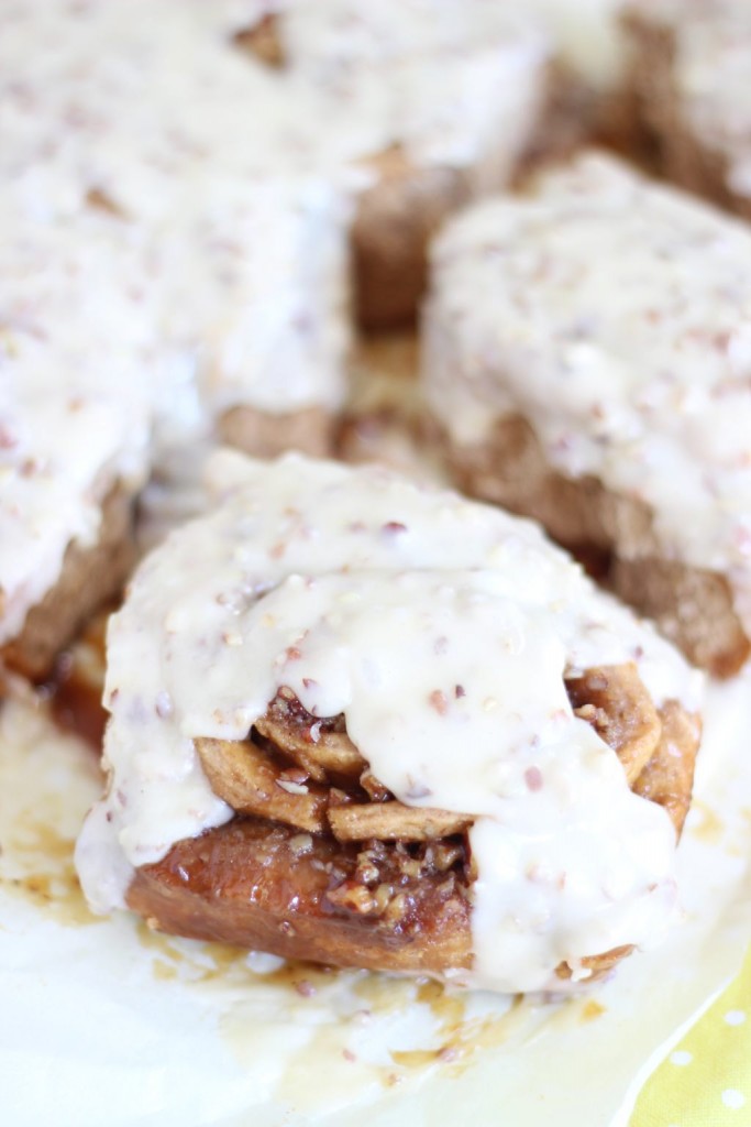 glazed butter pecan cinnamon rolls 18