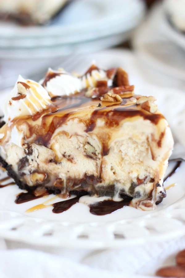 Mile High Turtle Ice Cream Pie The Gold Lining Girl mile-high-turtle-ice-cream-pie-the-gold-lining-girl