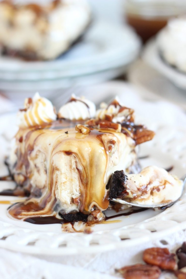 Mile-High Turtle Ice Cream Pie - The Gold Lining Girl