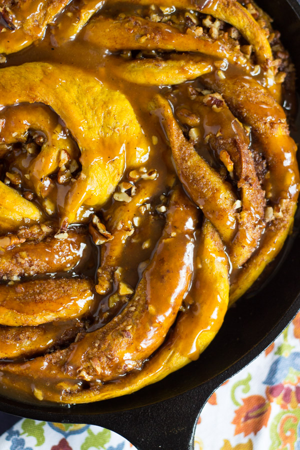 Giant Pumpkin Caramel Pecan Skillet Cinnamon Roll (12)