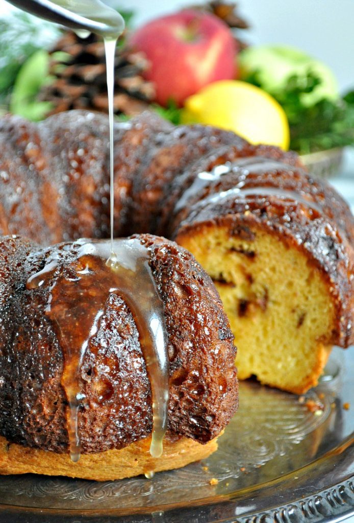 7UP Pound Cake - The Seasoned Mom