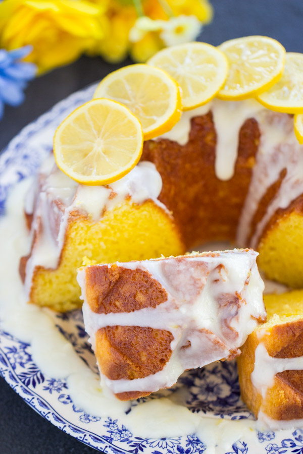 Lemon Bundt Cake image thegoldlininggirl (32)