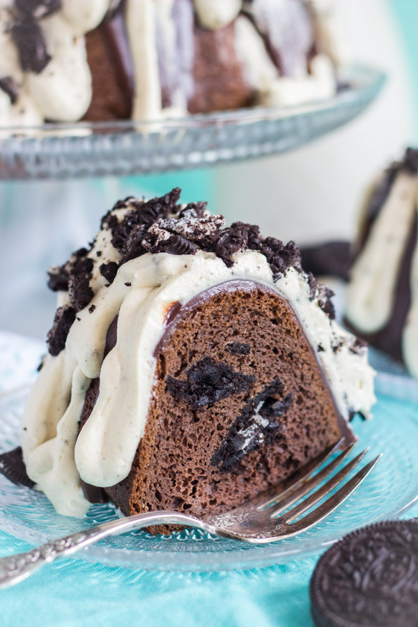 Oreo Bundt Cake recipe image thegoldlininggirl.com (16)