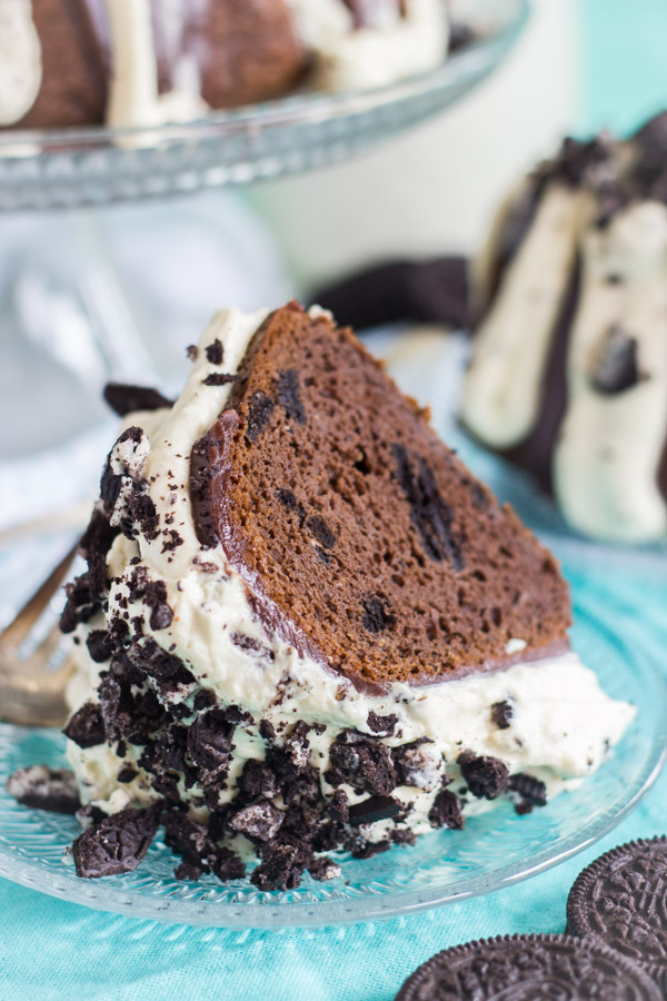 Cookies & Cream Oreo Bundt Cake - The Gold Lining Girl