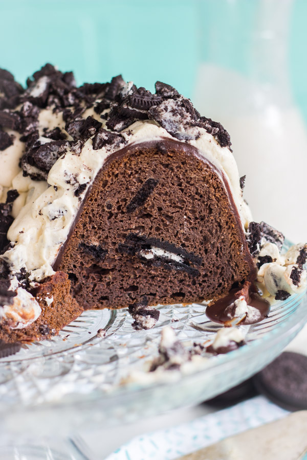 Oreo Bundt Cake recipe image thegoldlininggirl.com (22)