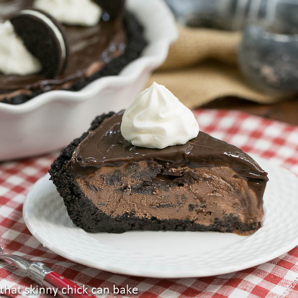 Fudge-Topped-Chocolate-Ice-Cream-Pie-Easy-Ice-Cream-Pie-Recipe