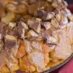 Reese’s Peanut Butter Cup Monkey Bread Recipe (Easy)