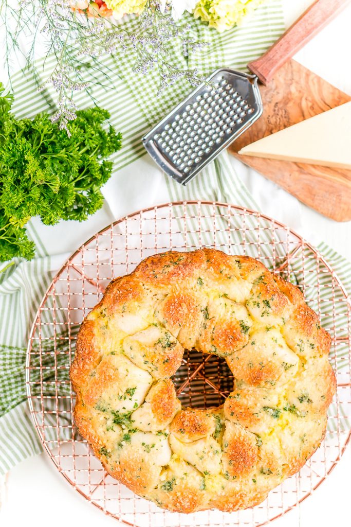 garlic-parmesan-monkey-bread-recipe-3