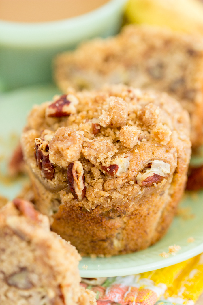 Streusel-Topped Banana Bread Muffins • The Gold Lining Girl