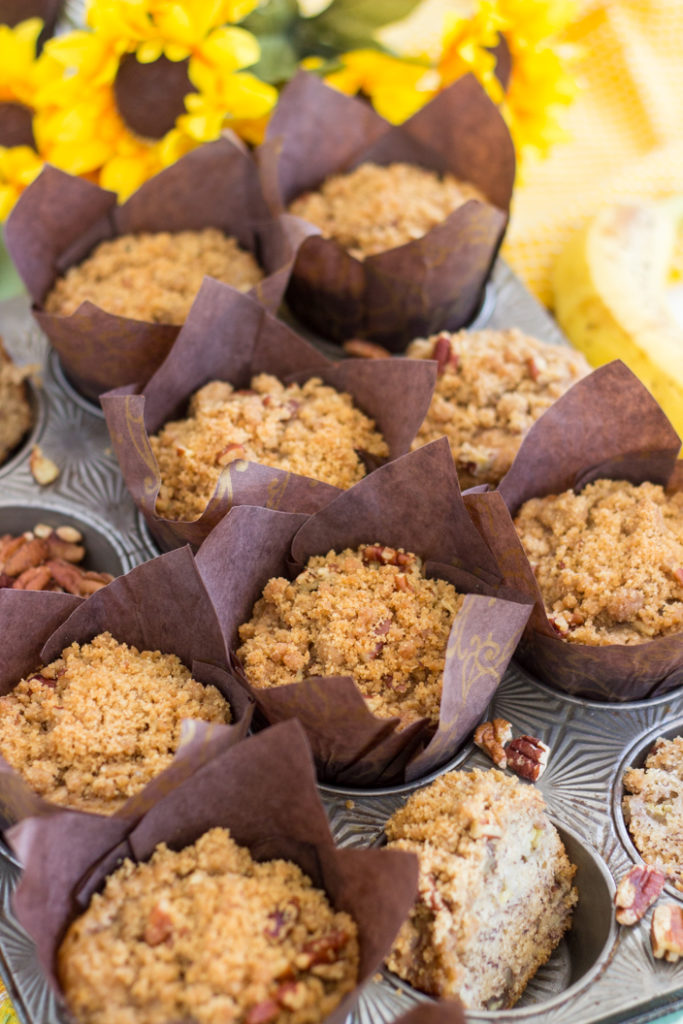 Streusel-Topped Banana Bread Muffins