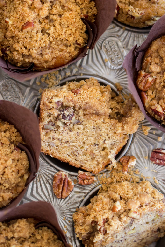 Streusel-Topped Banana Bread Muffins • The Gold Lining Girl